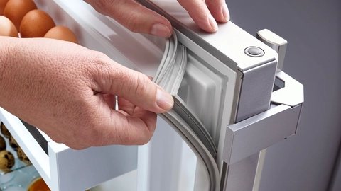 Liebherr RCI 1621 — Vymeniteľné tesnenie dverí