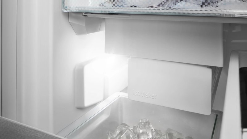 Liebherr SFNSTD 529i — LED osvetlenie výrobníka ľadu IceMaker