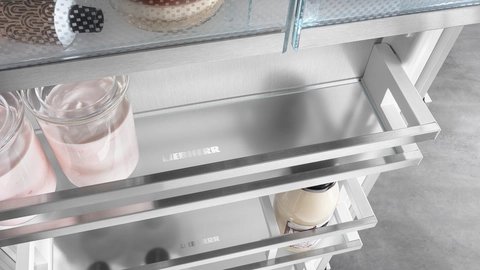 Liebherr SRBSDD 526i — Zarážka dverí