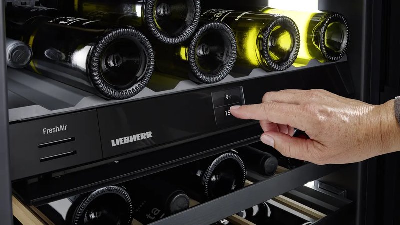 Liebherr UWPRI 3761 — Displej Touch & Swipe