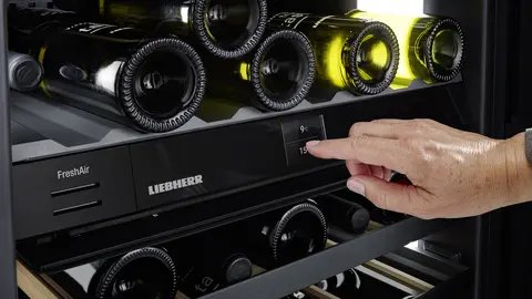Liebherr UWPRI 3782 — Displej Touch & Swipe