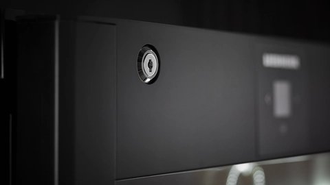 Liebherr WPBLI 5231 — Mechanický zámok dverí, s možnosťou dovybavenia