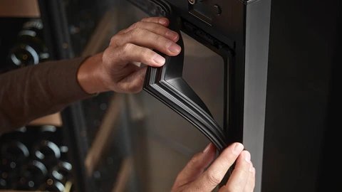 Liebherr WPGBI 5283 — Vymeniteľné tesnenie dverí