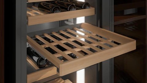 Liebherr WPGBI 5283 — Výškovo nastaviteľná drevená polica