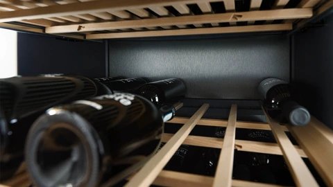 Liebherr WPGBI 7473 — Interiér vo vyhotovení BlackSteel