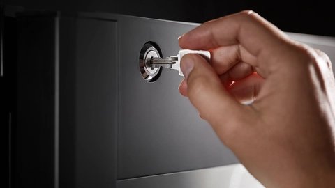 Liebherr WSBLI 5231 — Mechanický zámok dverí