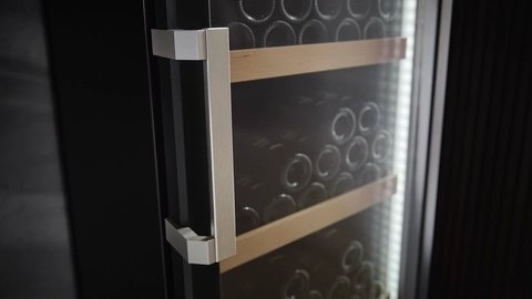 Liebherr WSBLI 5231 — Rukoväť: leštený hliník