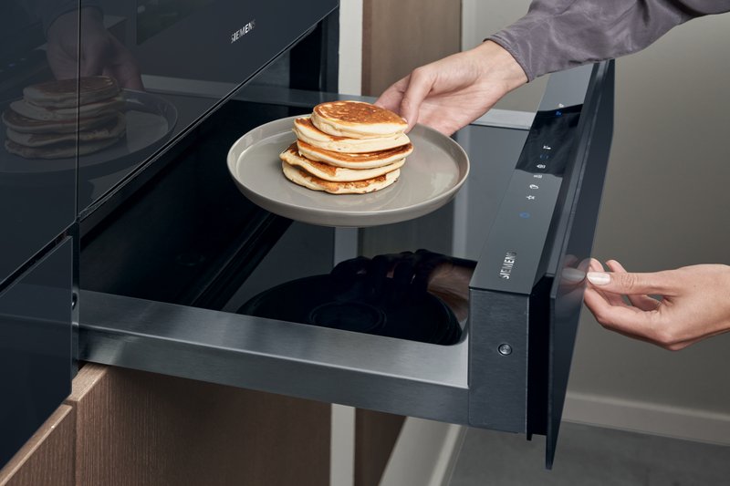 Siemens BI710D1B1 — Udržiavanie tepla: umožňuje udržiavať varené pokrmy teplé.