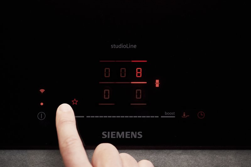 Siemens EX61AHYC1E — touchSlider+: umožňuje ovládať úroveň výkonu jedným dotykom.