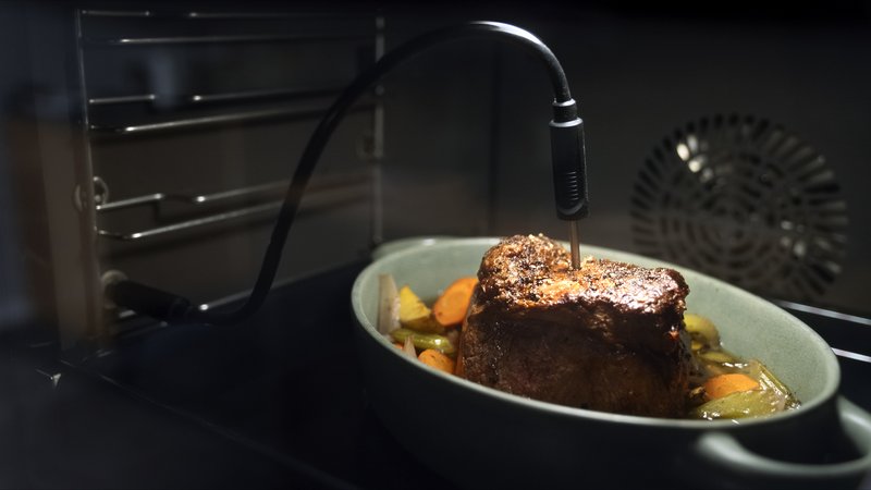 Siemens HB578GFS7 — roastingSensor: presná a spoľahlivá teplotná sonda pre dokonalé pečenie.