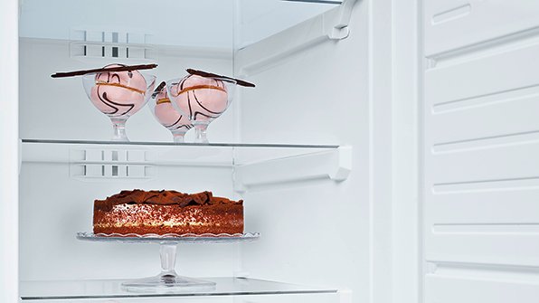 Siemens KI82LADD0 — Možnosť jednoduchého usporiadania priehradiek a sklenených poličiek pre ešte väčšiu flexibilitu – varioZone.