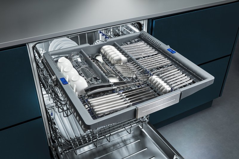 Siemens SN87TX02CE — flexComfort Pro – ľahko prístupné koše do umývačky riadu, ktoré pevne držia sklenený riad na svojom mieste.